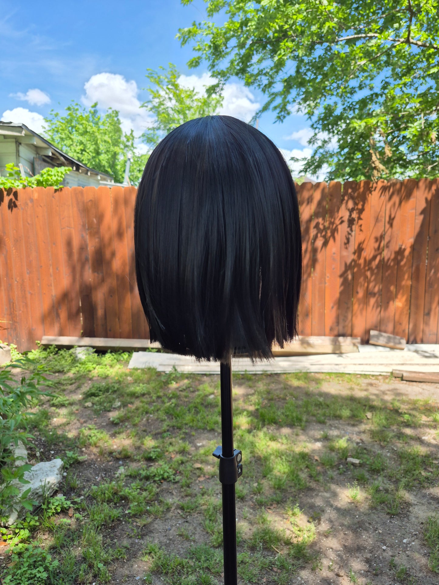 Mindy Black short wig with bangs
