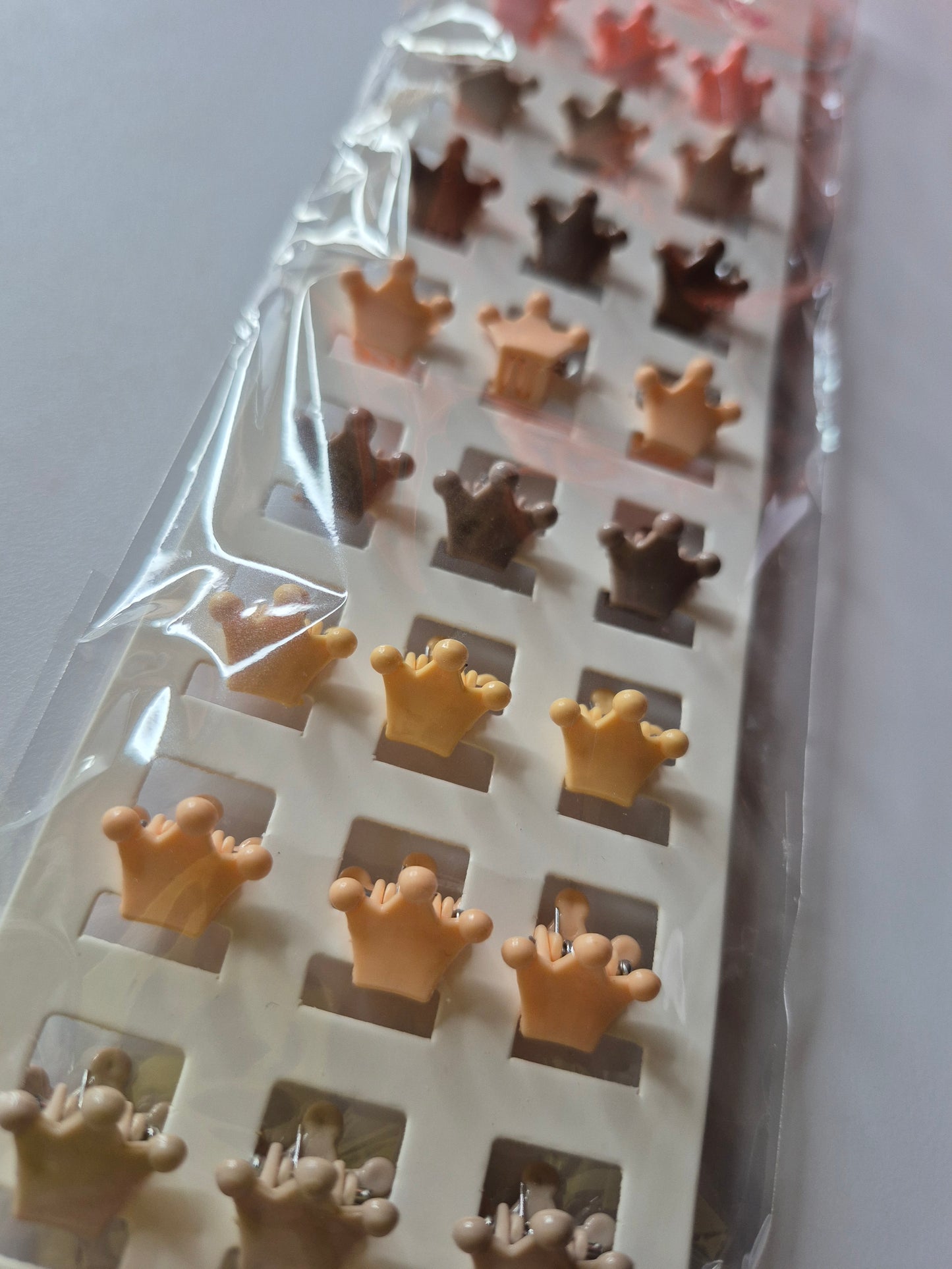 Crown hair clips set