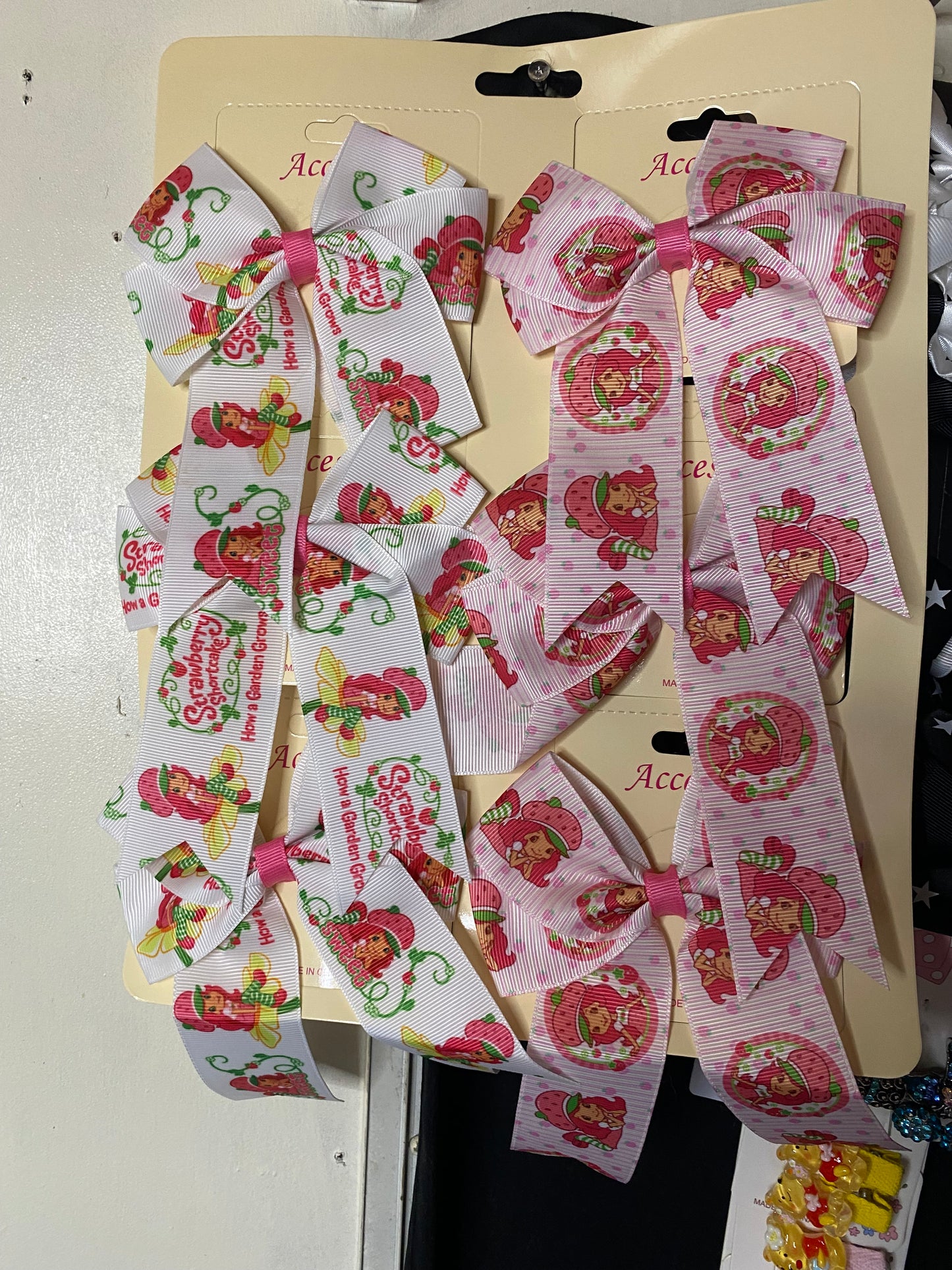 Strawberry single bows